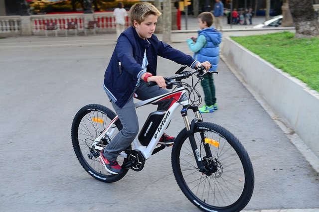 Enfant sur son VTT