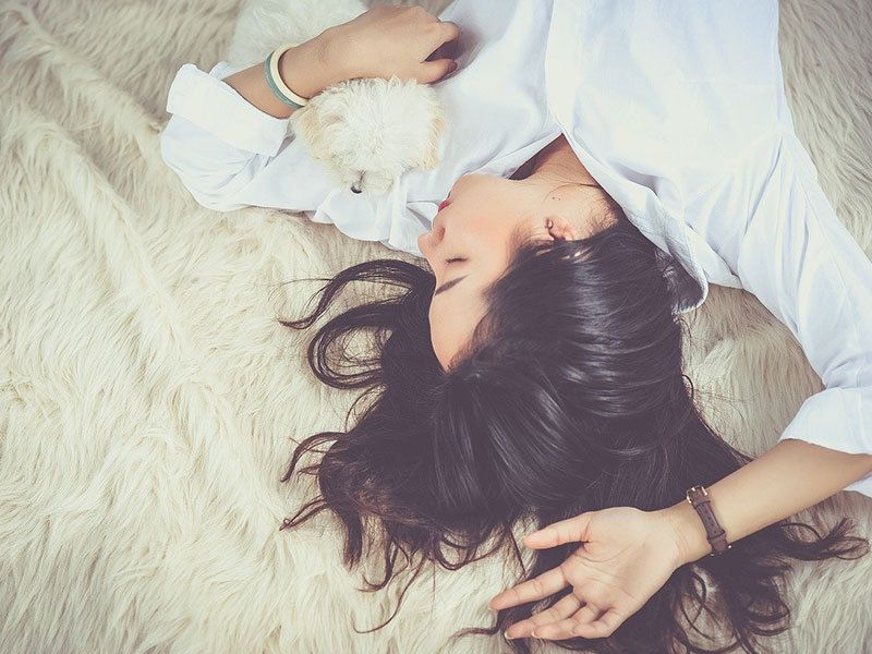 femme en train de rêver