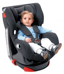 Bébé dans son fauteuil Bébé Confort Axiss