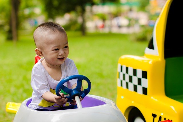 Enfant en sécurité en voiture